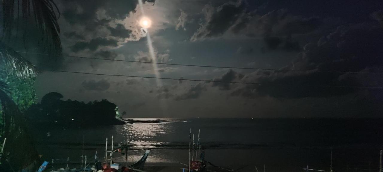 Kiralawella Beach Inn Матара Экстерьер фото